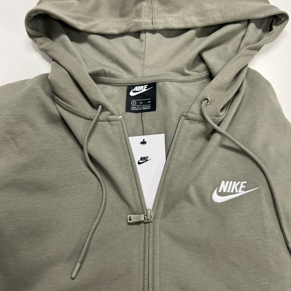 Women Sage Green Nike Zip Up with Bell Sleeves Size X-Large